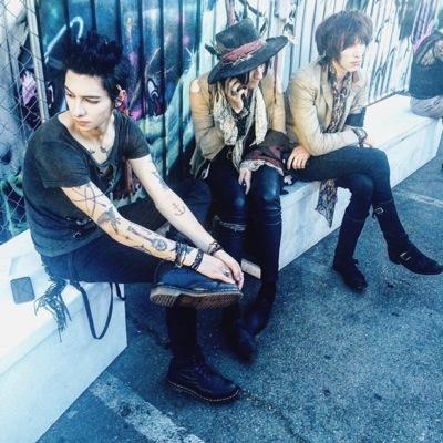 this twitter is dedicated to fashion-art rock band @PalayeRoyale. owner: jackeline