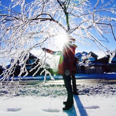 DiscontinousD's profile picture. 우리에겐 언제나 약간의 자기기만이 필요하다.