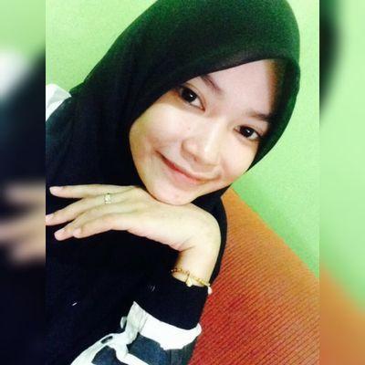 dewipratiwia's profile picture. 