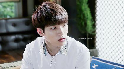 신우현 뒤에 숨은 자 / 차녀리♡