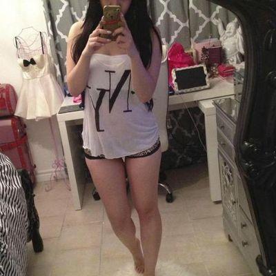TyasAngela's profile picture. tyas 16 tahun  suka cowok keren real ava pengen kenal lebih dekat DM ya no phonesex, no line, no whatsaap, no bbm ;)