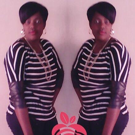 tebzaviolet's profile picture. I don't know how to be silent when my heart  speaks