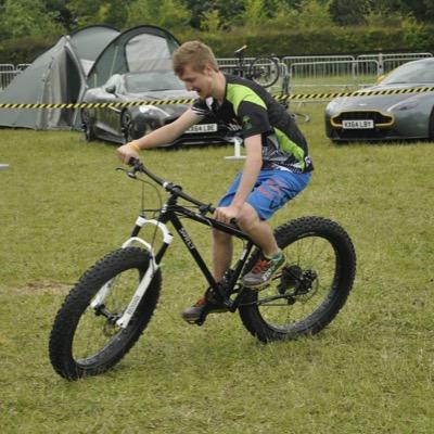 peakinDuckk's profile picture. fiyah memes and tweats found here ---} PUSHBIKES R WOt i ride