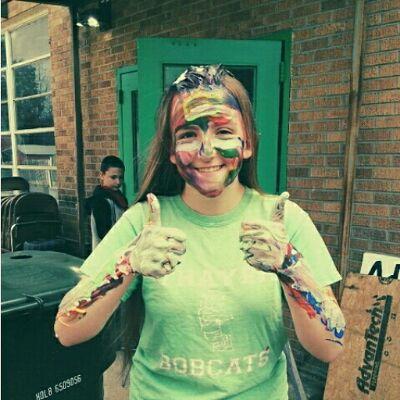 AdrianaPounders's profile picture. lol so im trying to graduate