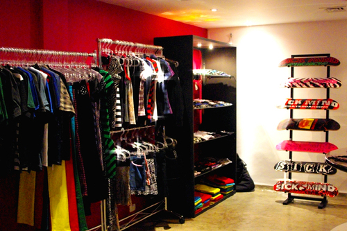Um novo conceito no Brasil, moda, sneakers, tattoo, custom culture no mesmo espaço! http://t.co/LjT70glbJk