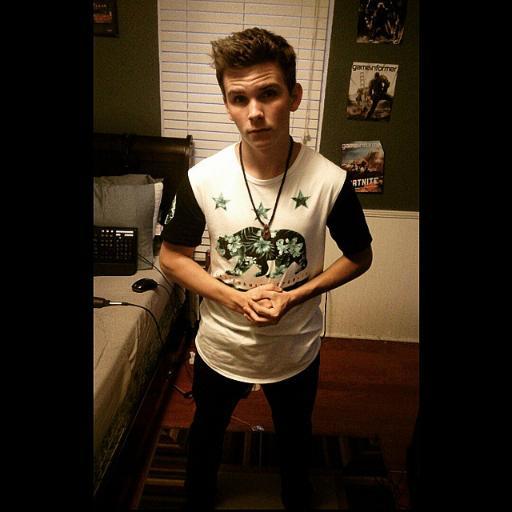 Fan page for 16 year old hip hop legend @Turney_Kenneth! #LoveYou out now!
https://t.co/GpsUsfCIFb