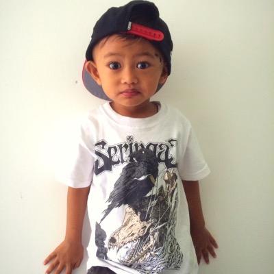 Ini Ayah : @RezzaYeahyeah Ini Bunda : @ChaeylaYeahyeah Ini Tempat Kerja Ayah : @HelleluyahStore