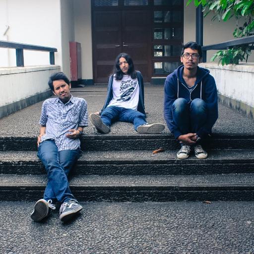 Akun retweet dan rekomen band / lagu. update kegiatan band sendiri ada di instagram: uncannybdg. uncannymusics@gmail.com