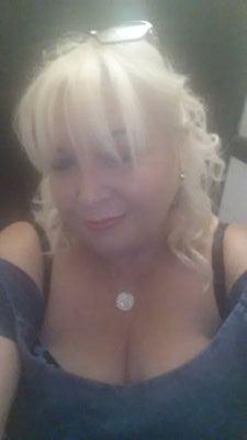 allypo61's profile picture. loves wwfc. season ticket holder. #forevawoteva  xxxx