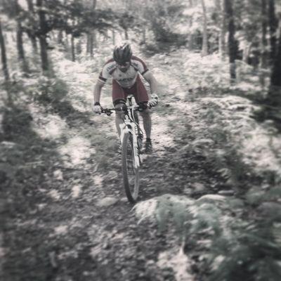 Técnico Superior de Laboratorio y de Vitivinicultura. Aficionado al MTB. Logroño, La Rioja.