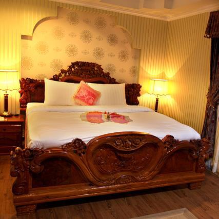 Centrally located in Battambang's historic French Colonial centre, King Fy Hotel offers rooms appointed to the highest standards. tel: 077757502