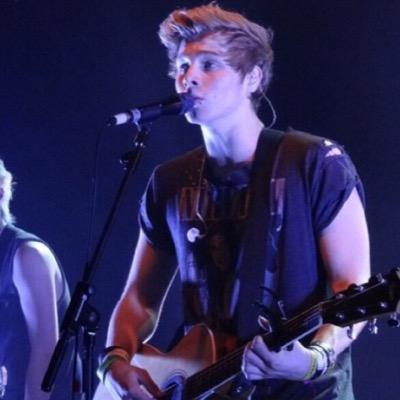 neverlandnotyou's profile picture. \i love bands more than you /