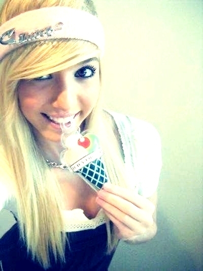 dapudinha's profile picture. Fake sim. COM MUITO ORGULHO! Pra poder ser o que nunca serei.Pq na vida é nesessario experimentar o impossivel, nessa vida eu sei que posso!