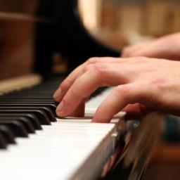 Piano lessons and voice coach in the Rossendale Valley given in your own home