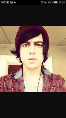 Itootty's profile picture. {#Pottertty} Gryffindor~quinto curso en @Hogwartssite~15 veranos~ tigre~Hermano de @titaniatty~Soy el valiente de una familia de serpientes~#ED #love=@Reneclan