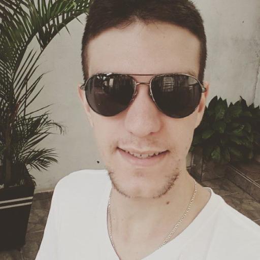 Fotografo e Designer, graduando Psicolgia na Faculdade Pitágoras de Londrina-PR