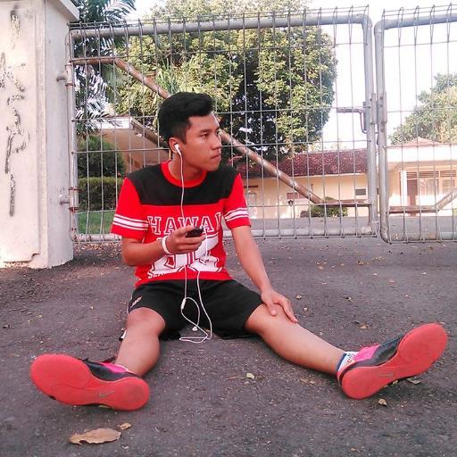 My simple person . Like many friends and likes music