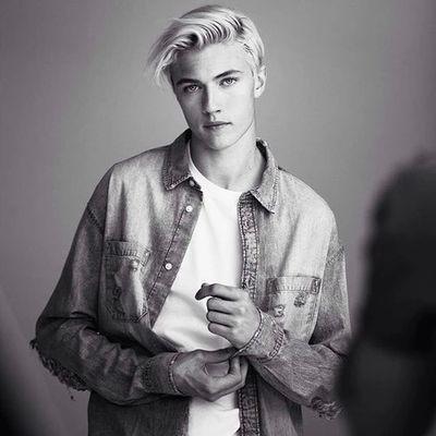 Luckyrpgblm_'s profile picture. Sing me to sleep.