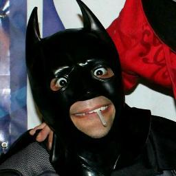 Eu sou o Batman!
Combatendo o crime e fumando um creme ;D