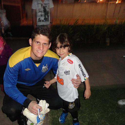 Desde pequeno a bola faz parte da minha vida, e o futebol na minha alma e no meu coração. Quero ser Jogador de Futebol!!! Léo , a futura jóia do Santos.