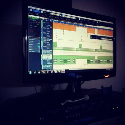 Dj/producer/remixer/ labels: pharmacy - istmo - edge vision - operator - mindlifting - linger - overtmind producer/engineer en estudio monta