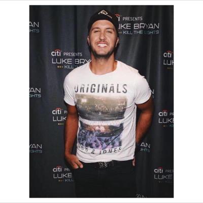 im addicted to luke bryan. ☺️