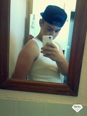 ee505b9f1fde4b2's profile picture. abonnée vous je rends !