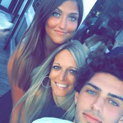 Rose_E_Kelly's profile picture. 