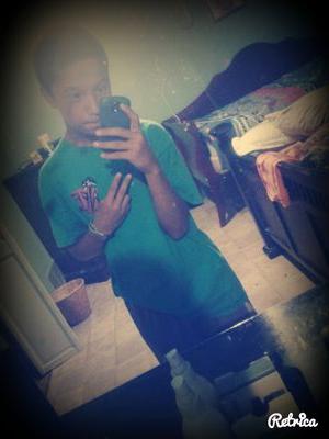 young_b_817's profile picture. young squad 
•devin
•desmond
•carlos
•makenzie