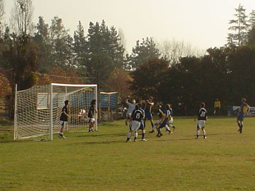 Liga de Fútbol Rinconada. Categorías Junior y Senior. Fútbol 11 en canchas de verdad, en la mejor ubicación de Santiago, Ciudad Empresarial.