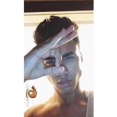 idrissrpgmdw's profile picture. hibiscus