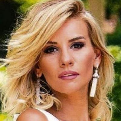 Esra Erol Aktif Twitter Fan Sayfası//Esra Erol resmi twitter hesabı @ErolEsra'dir //Esra Erol; hafta içi her gün saat:16.30'da Fox Tv'de http://t.co/amCbb7StJ8