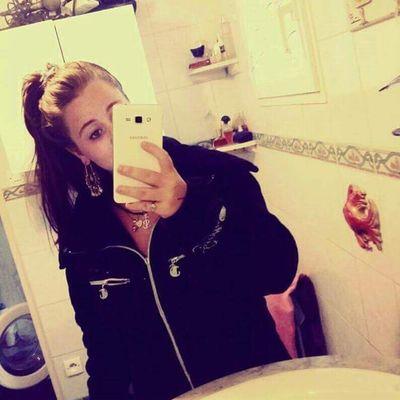Depuis le 6 avril je suis avk l'homme que j'aiiime J&L pour l'éternité ♡♡♡
snap : lilyhassli