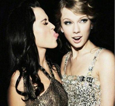 wonderlandfanny's profile picture. 