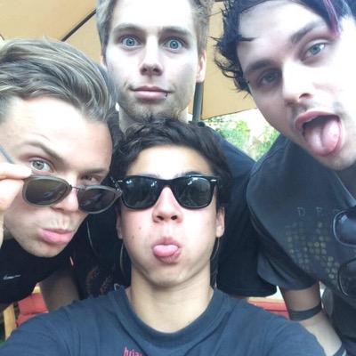 pls rt the tweet below. you can also tag @Michael5SOS if you like as well