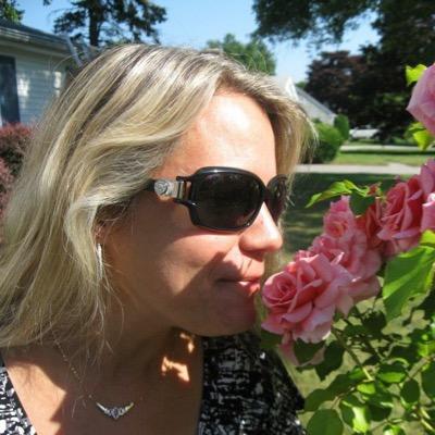YA/MG writer, mom, 📺 journalist now in talent acquisition. 🐕 lover. 🍰 for breakfast is perfectly acceptable. Mostly here for the animal tweets.