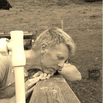Vriend van Sonja, vader van Bodhi, schaatser, skeeleraar, mountainbiker, liefhebber van de bergsport. werkzaam bij Wijcks Kampen. En baasje van Indy.