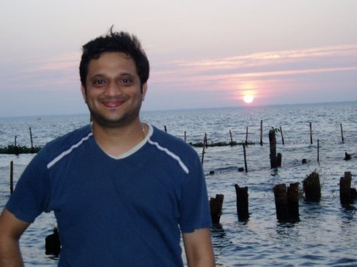 Software architect, banking domain , social media buff, foodie