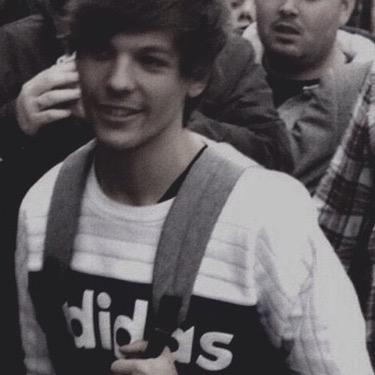 follow @nagtaesilouis plss bby this is a free follow btw