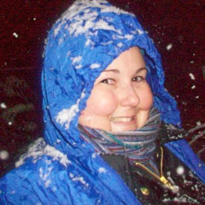 Theatre reviewer, traveller, bibliophile, English teacher word nerd, semicolon fan, Whovian, general all-round unco. You may know me as @BlueCurtainsB