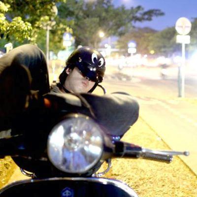 Kadang galau kadang bijak kadang ngelawak juga, ah tapi kalo sayang ke kamu gak pernah kadang-kadang kok