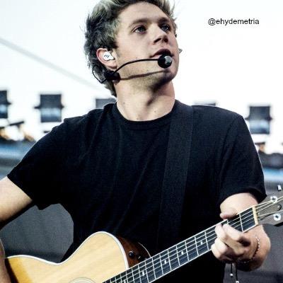 15 girls who are so obsessed with @NiallOfficial that they don't have a thing called social life.|#TeamSuore| Follow us, we don't bite|