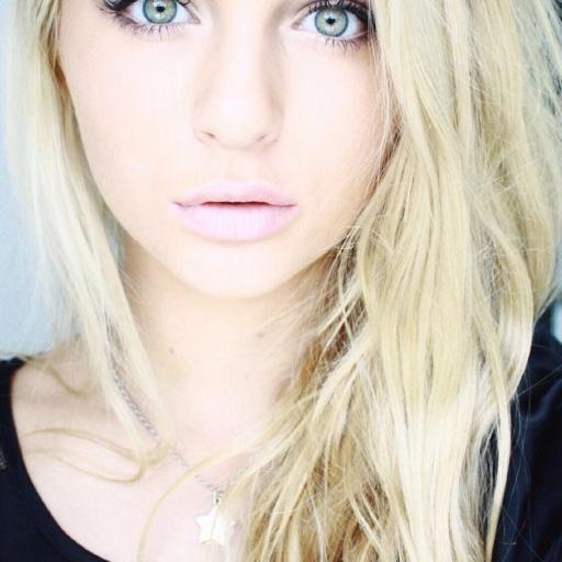 DebbieMorens's profile picture. Social media marketing blogger, speaker,   laugher, etc etc :))