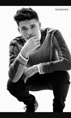 Brooklyn_RPG's profile picture. 16 ans / werewolf  / Lycéen / Nouveau et n'a  pas de meute / Sympathique et Bg