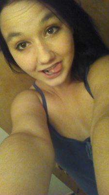 e0f1e5fe3fa8452's profile picture. I'm 16 years old I want to work with hospice and I love to sing :)