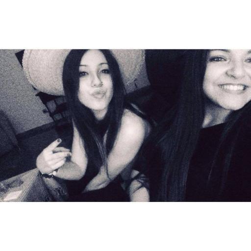 AnaaLaura69's profile picture. Laura • 16 • Ruben, 27 •