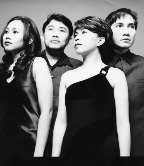 Elfa's Singers is Agus Wisman,Yana Julio,Lita Zen and Ucie Nurul.Formed by Elfa Secioria as the music director since 1986.