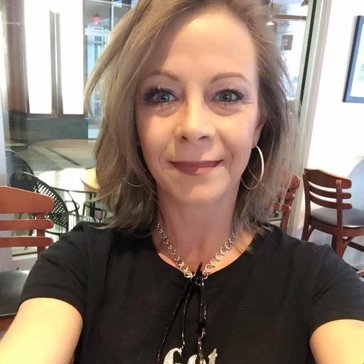LeasLushLashes's profile picture. Younique presenter 3D + Fiber lash mascara all natural cosmetics. also Owner of Butter Cream Body Essentials all natural bath and body essentials.