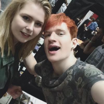 aimeegillibrand's profile picture. Can you make me a bird house or something△