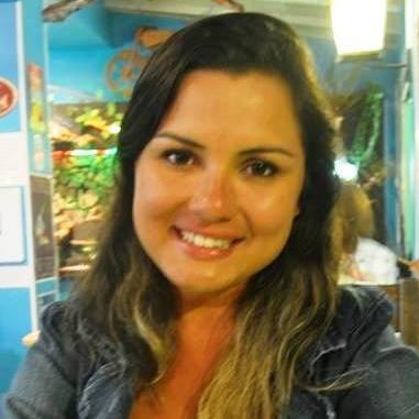 Educadora, bióloga, designer instrucional, viajante, cinéfila e curiosa.